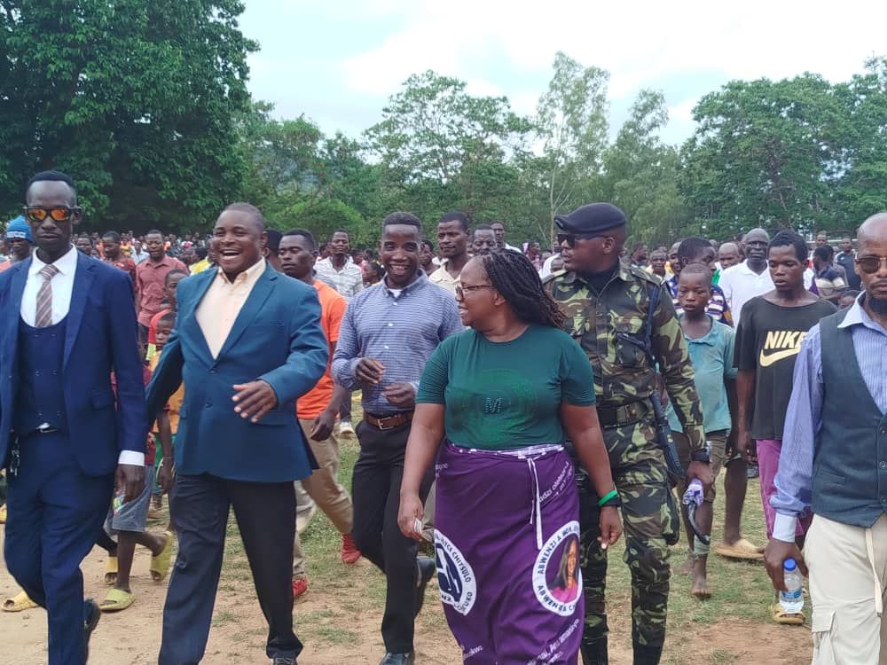 Chitsulo & snr Govati arrive at Kalanga ground